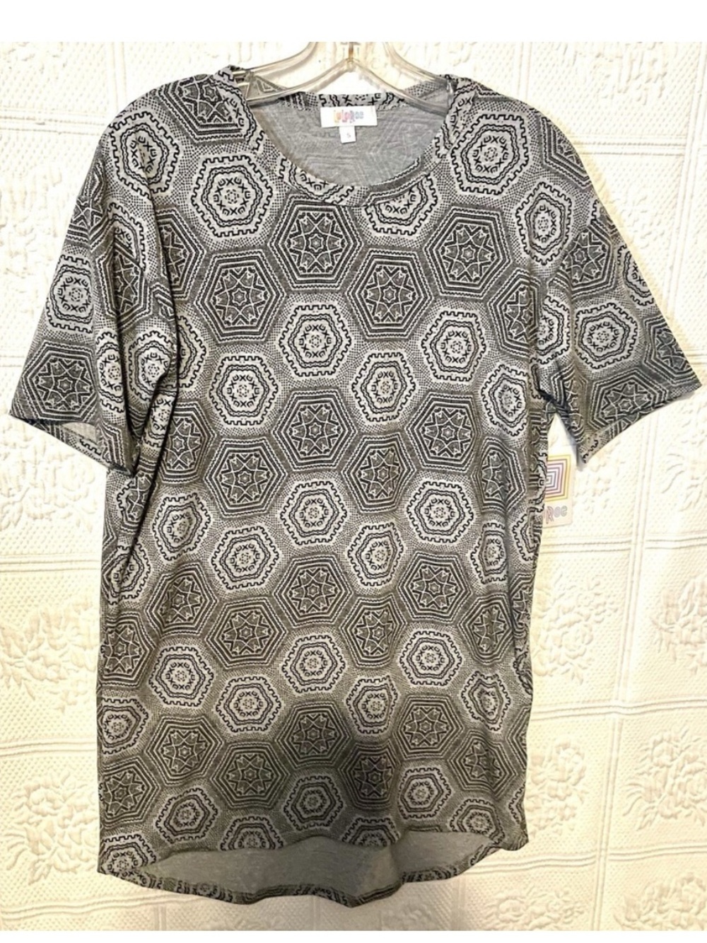 LuLaRoe Patrick T Tee Shirt Top Size S Small New NWT Gray Tones